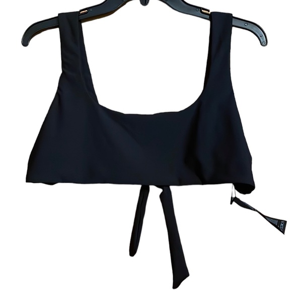 •VOLCOM•NWT BLACK SIMPLY SEAMLESS SCOOP BIKINI TOP IN SIZE 14W - Picture 1 of 6